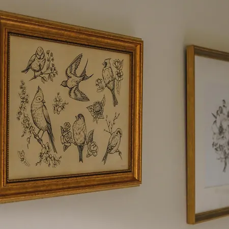 Hillcrest - 2 Bed Flat With Parking