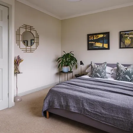 Hillcrest - 2 Bed Flat With Parking アパート *