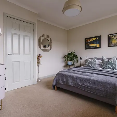 Hillcrest - 2 Bed Flat With Parking Daire *