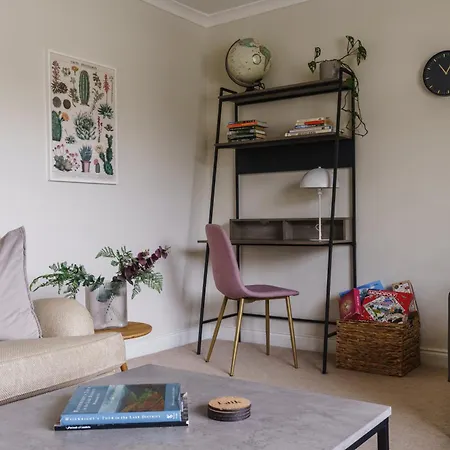 Hillcrest - 2 Bed Flat With Parking Daire *