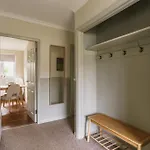 Hillcrest - 2 Bed Flat With Parking *