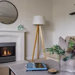 Апартаменты Hillcrest - 2 Bed Flat With Parking *
