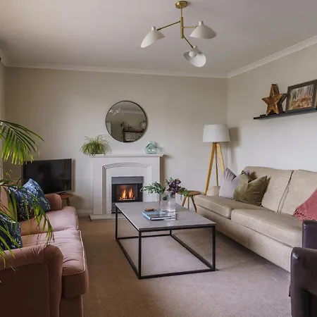 Hillcrest - 2 Bed Flat With Parking شقة باونيس أون وينديرمير