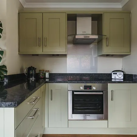 Hillcrest - 2 Bed Flat With Parking * باونيس أون وينديرمير